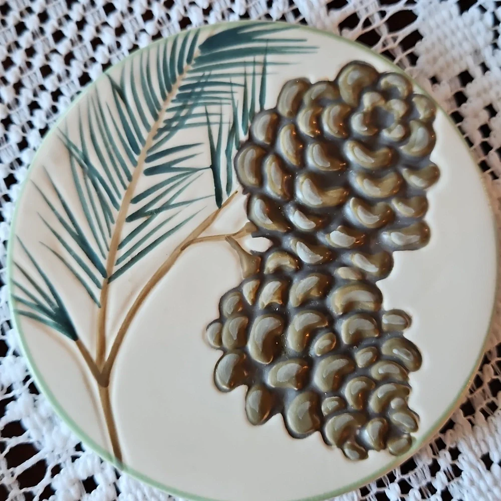Set of 7 Beautiful Embossed Ceramic Coasters Pinecones, Holly & Berries, Birds